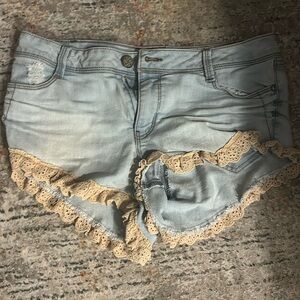Blue spice lace trim shorts